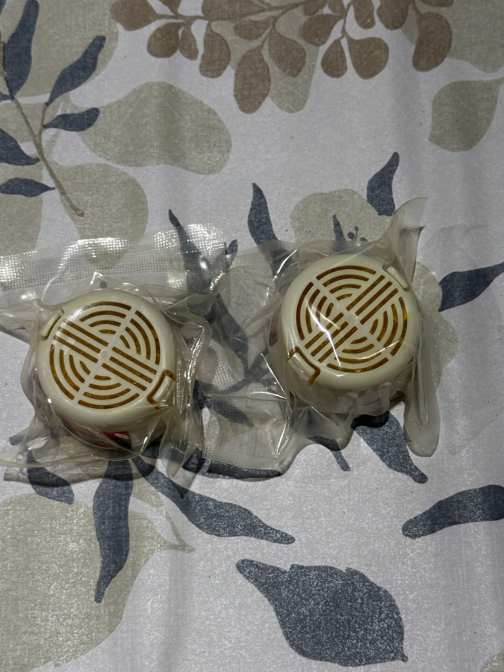 Yankee Candle Macintosh White Vented Air Freshener & Wax Melt - Picture 3 of 3